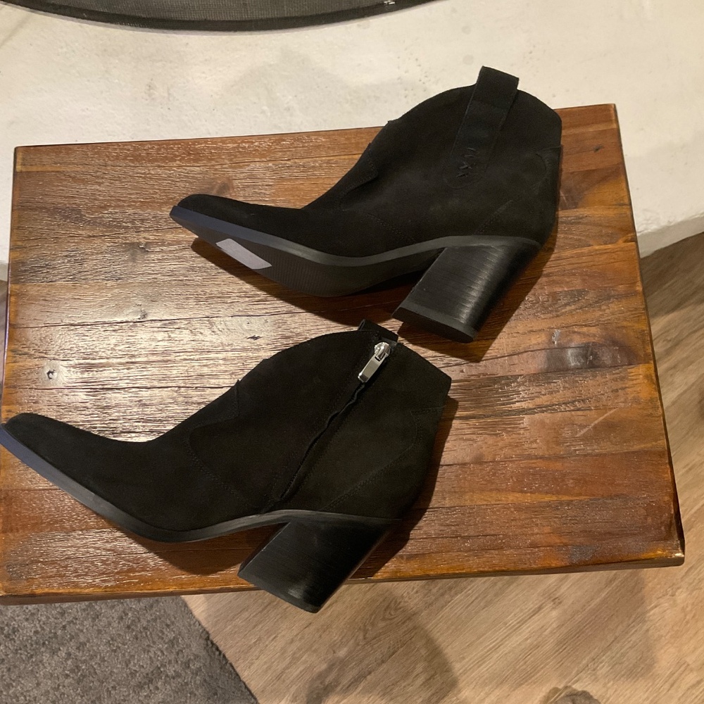Nine West Fainay Block Heel Pointy Toe Western Booties Size 7.5 - Picture 3 of 7
